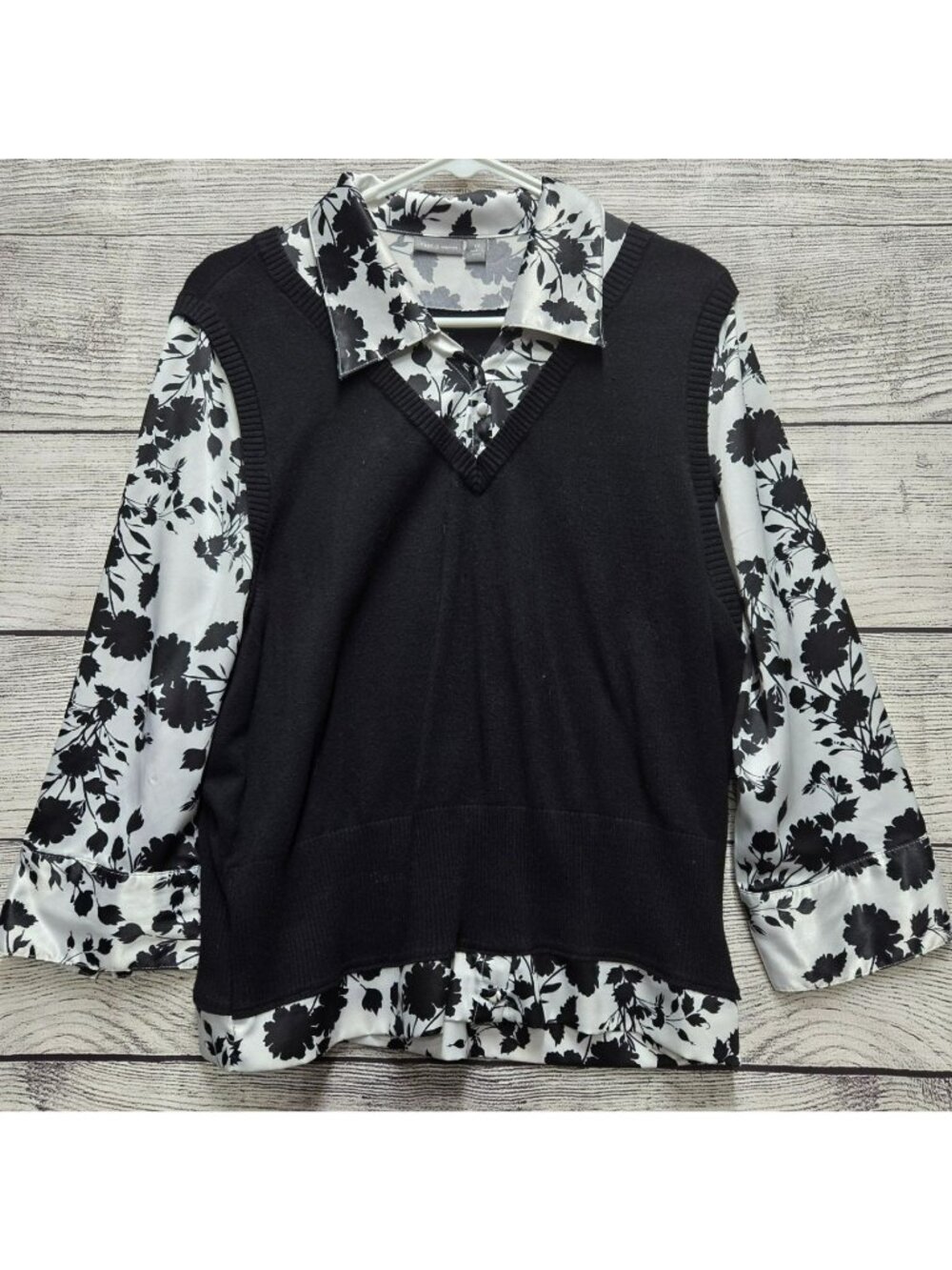 apt. 9 Women's size 1x Plus Size top black and white floral pattern work wear